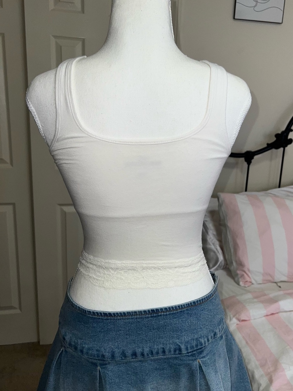 Hollister White Lace-Trim Tank - Women - Picture 2 of 5